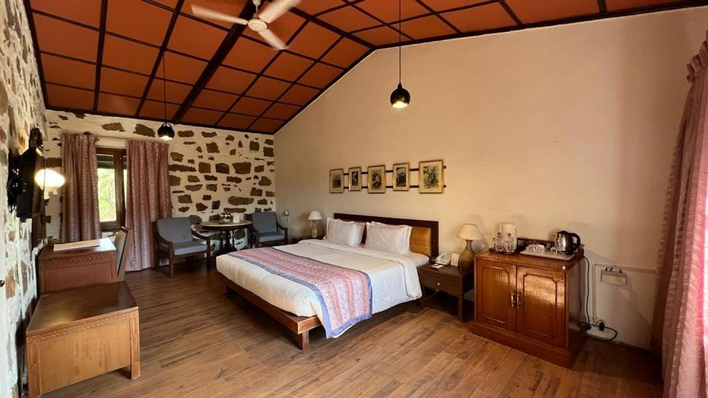 Shikarbadi - By The Lake Heritage By Hrh Group Of Hotel