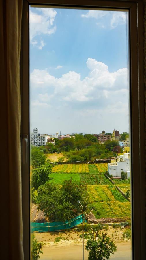 Veer Palace Near Udaipole 2*