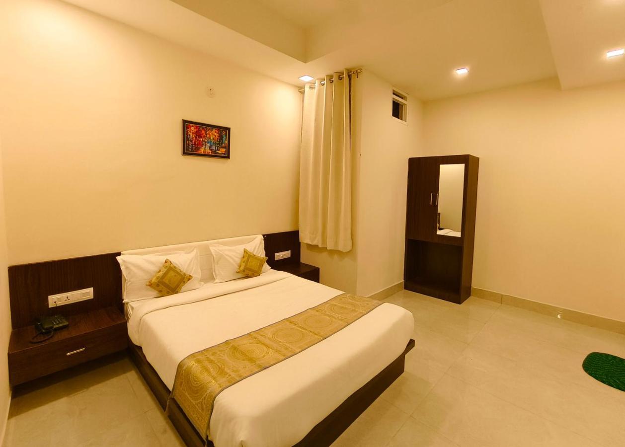 Veer Palace Near Udaipole Hotel
