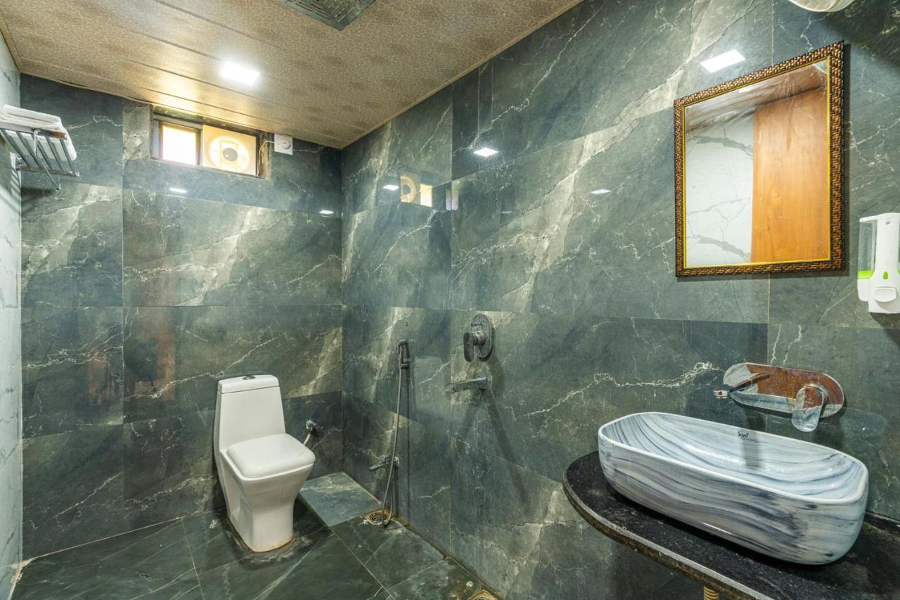 Stayvista's Panna Garh - Rajsamand - Private Pool With Bar & Indoor-outdoor Activities *