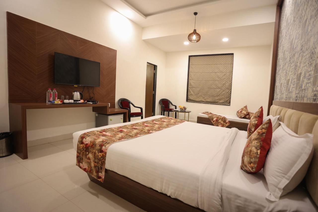 Bhairav Bagh With Swimming Pool Hotel