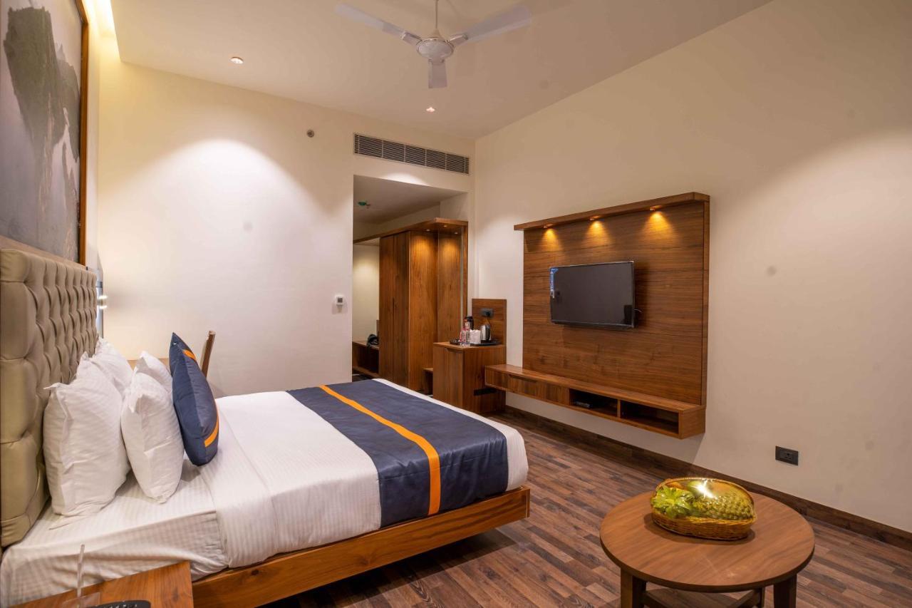 Raghu Mahal Hotel