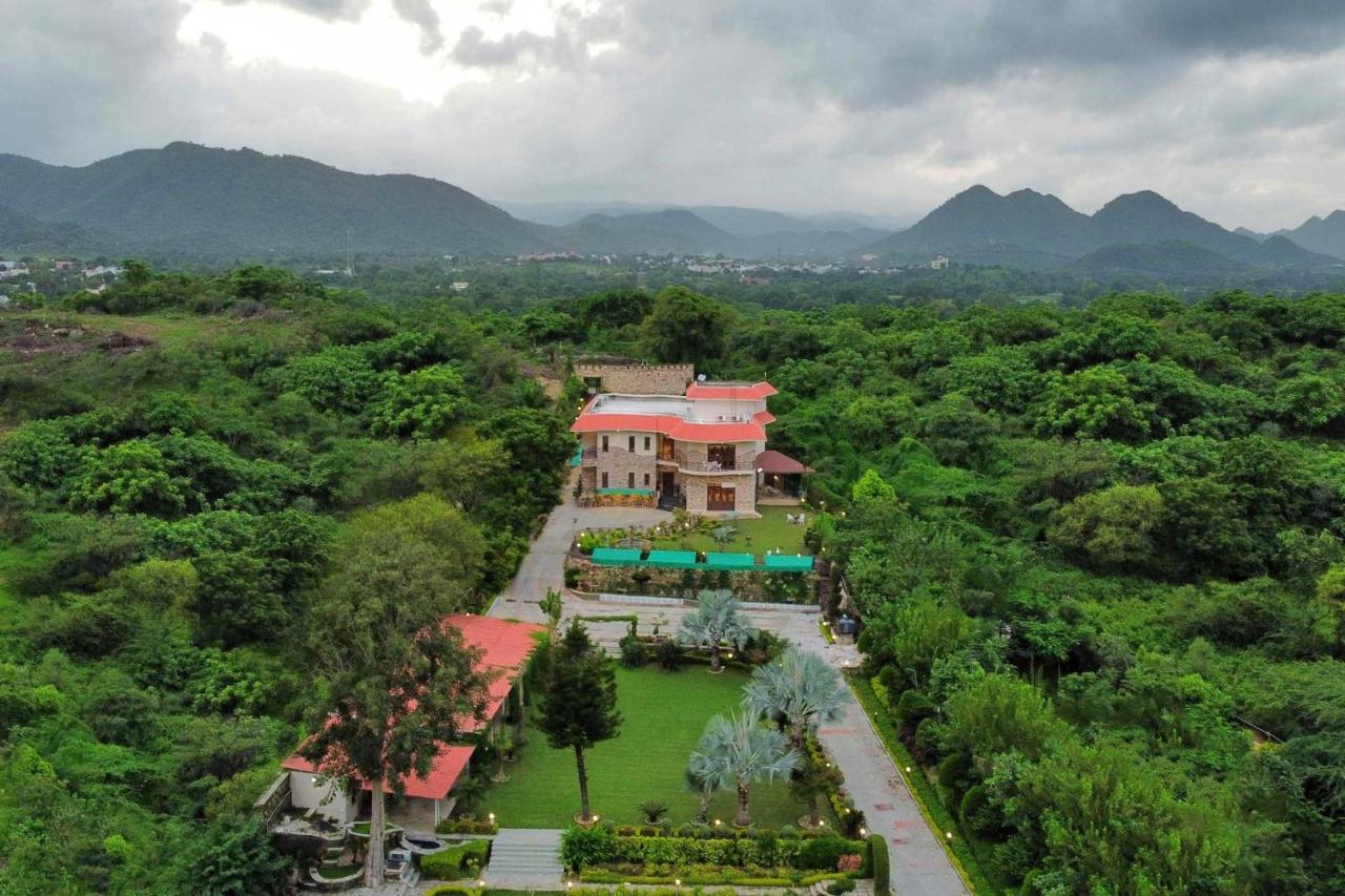 Stayvista's Prakriti Farms With Outdoor Pool, Complimentary Breakfast And Hi-tea Villa