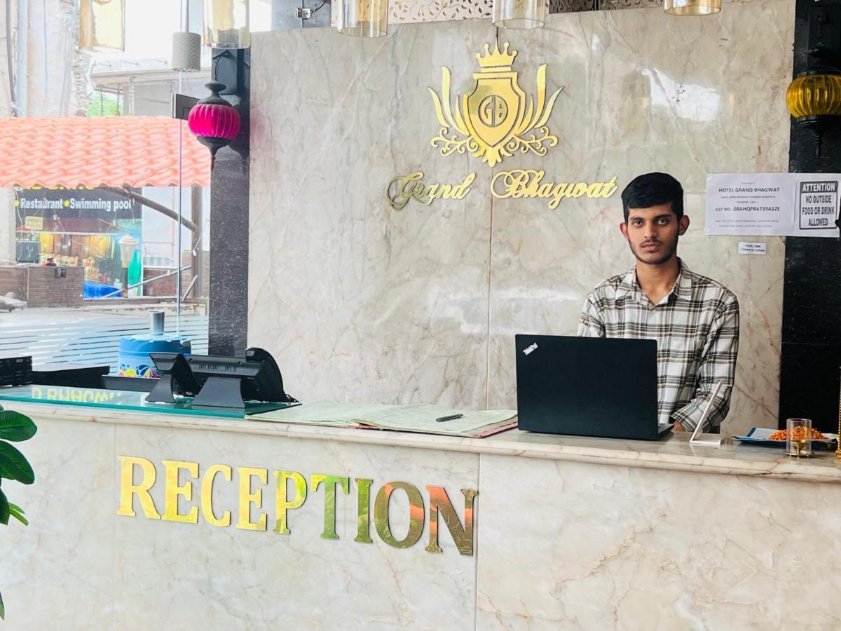 An Grand Bhgwat In Centre Hotel