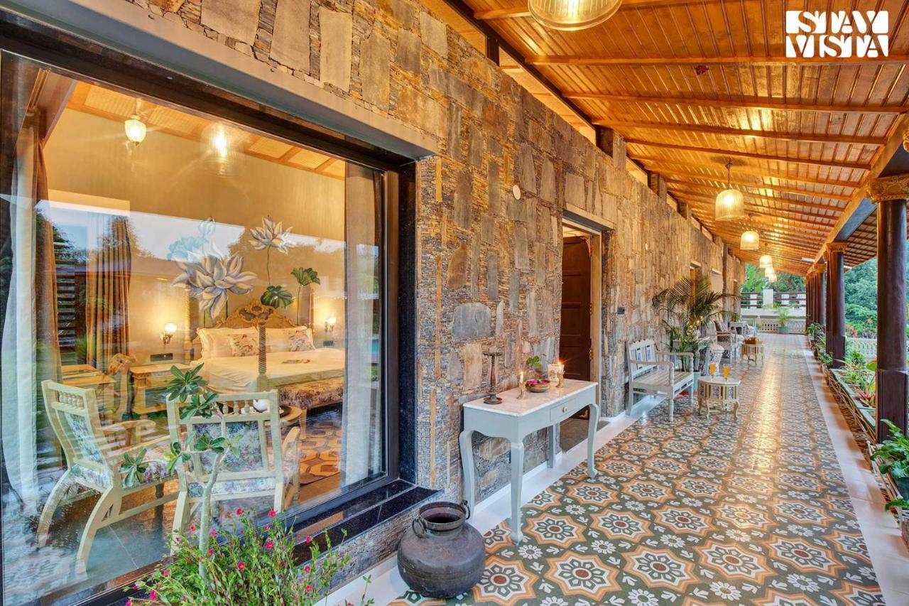 Stayvista At The Earthen Boutique With Spacious Pool, Terrace, Lawn & Games