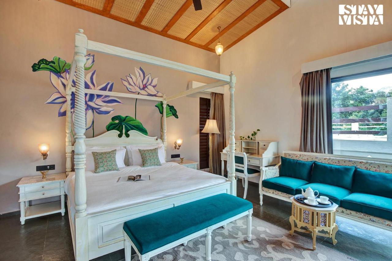 Villa Stayvista At The Earthen Boutique With Spacious Pool, Terrace, Lawn & Games *