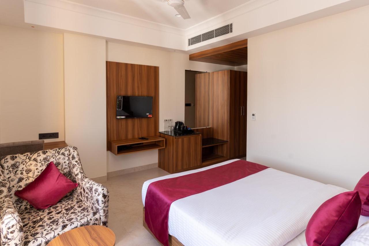 Raghunandan Palace - A Premier Boutique Stay, Center & 500 Meters From Railway Station
