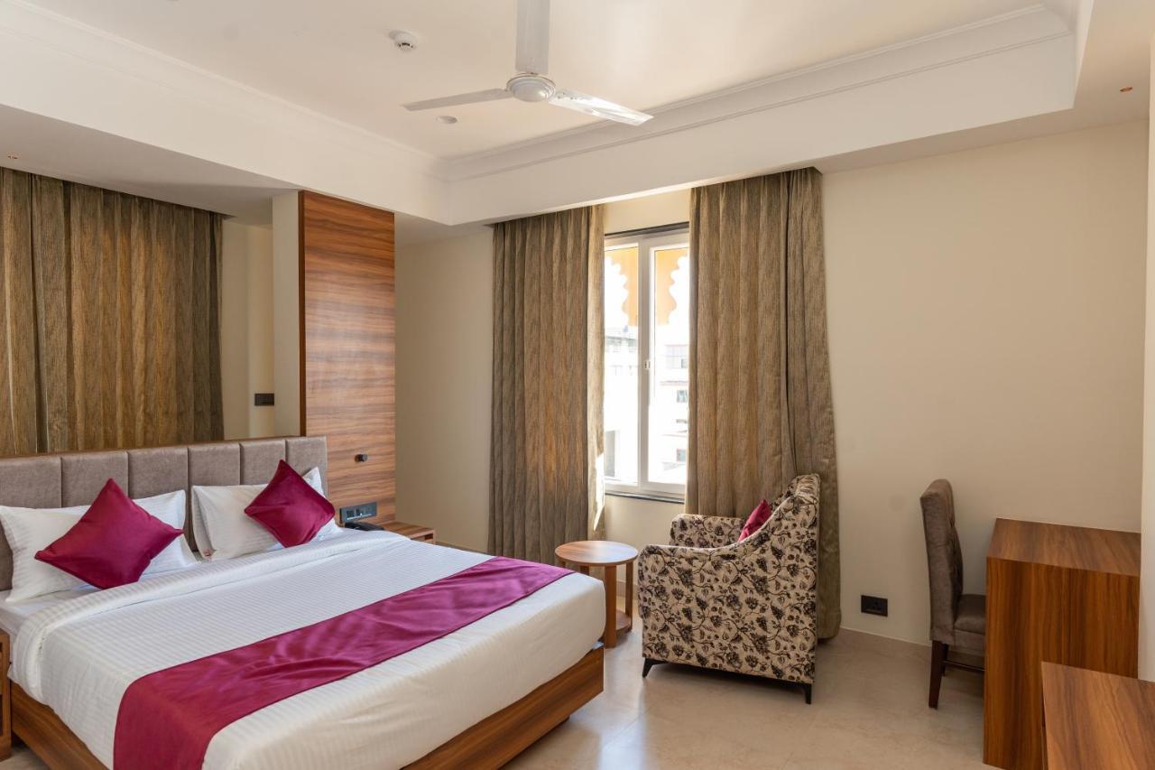Raghunandan Palace - A Premier Boutique Stay, Center & 500 Meters From Railway Station Hotel 3*