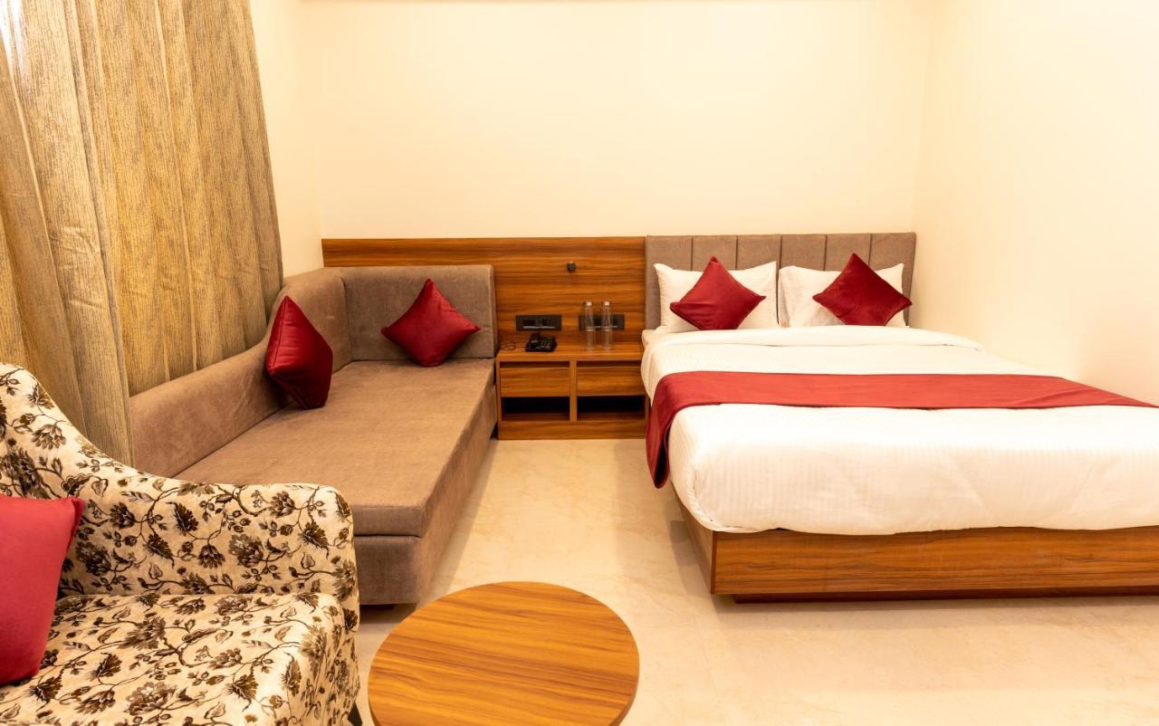 Hotel Raghunandan Palace - A Premier Boutique Stay, Center & 500 Meters From Railway Station