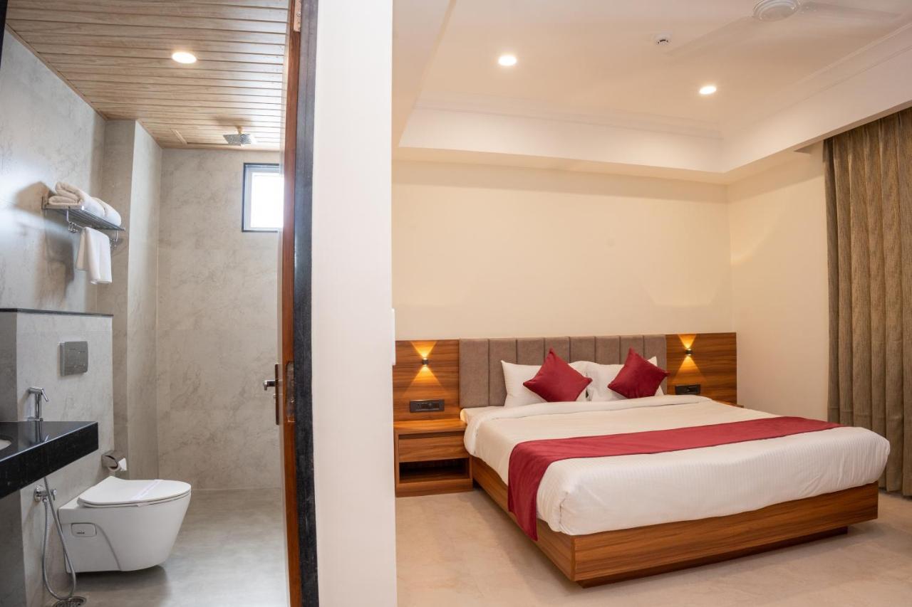 Raghunandan Palace - A Premier Boutique Stay, Center & 500 Meters From Railway Station Hotel