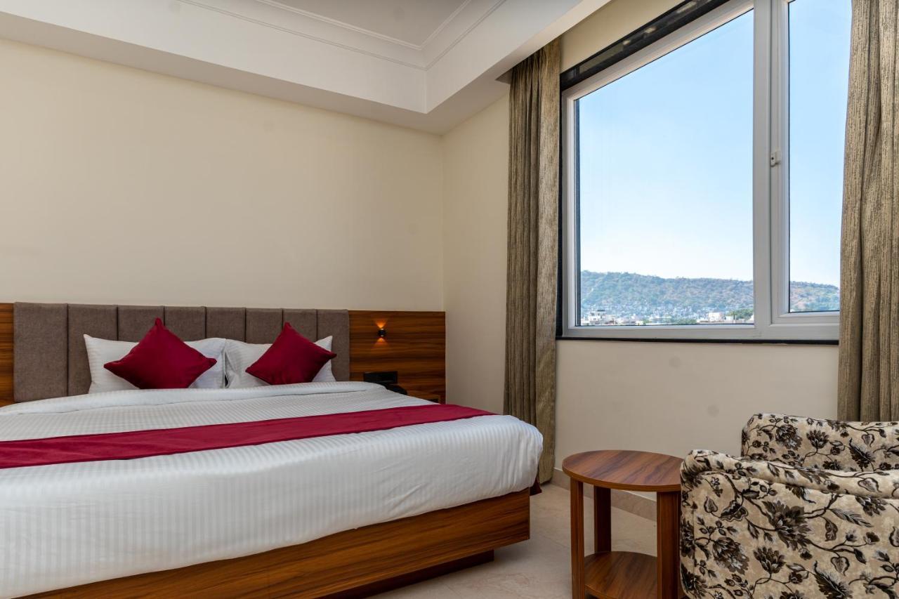 Raghunandan Palace - A Premier Boutique Stay, Center & 500 Meters From Railway Station Hotel 3*