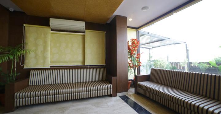 Oyo 1681 Devansh Hotel