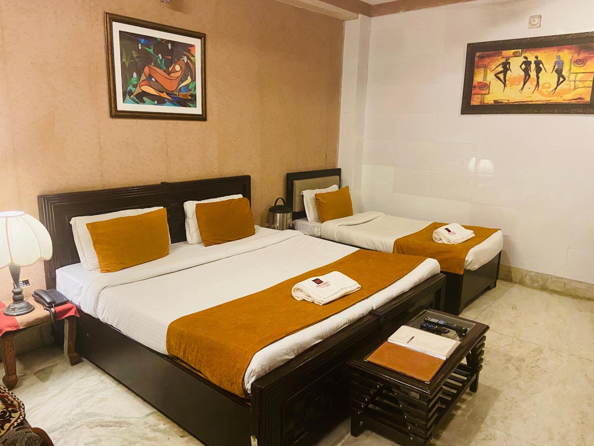 Meenakshi - Family Preffered Hotel