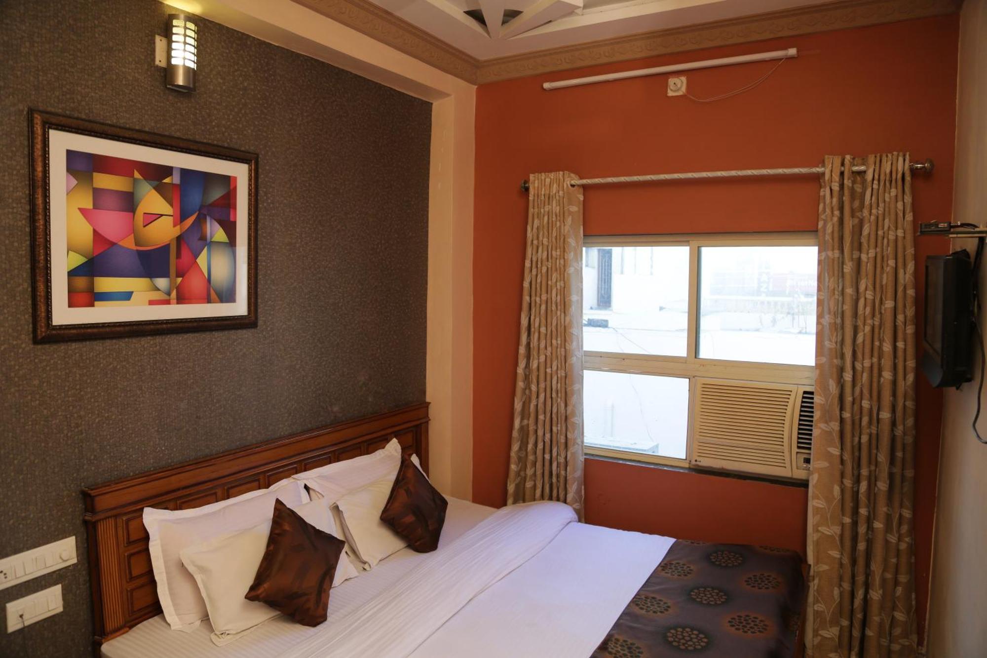 Hotel Meenakshi - Family Preffered Udaipur