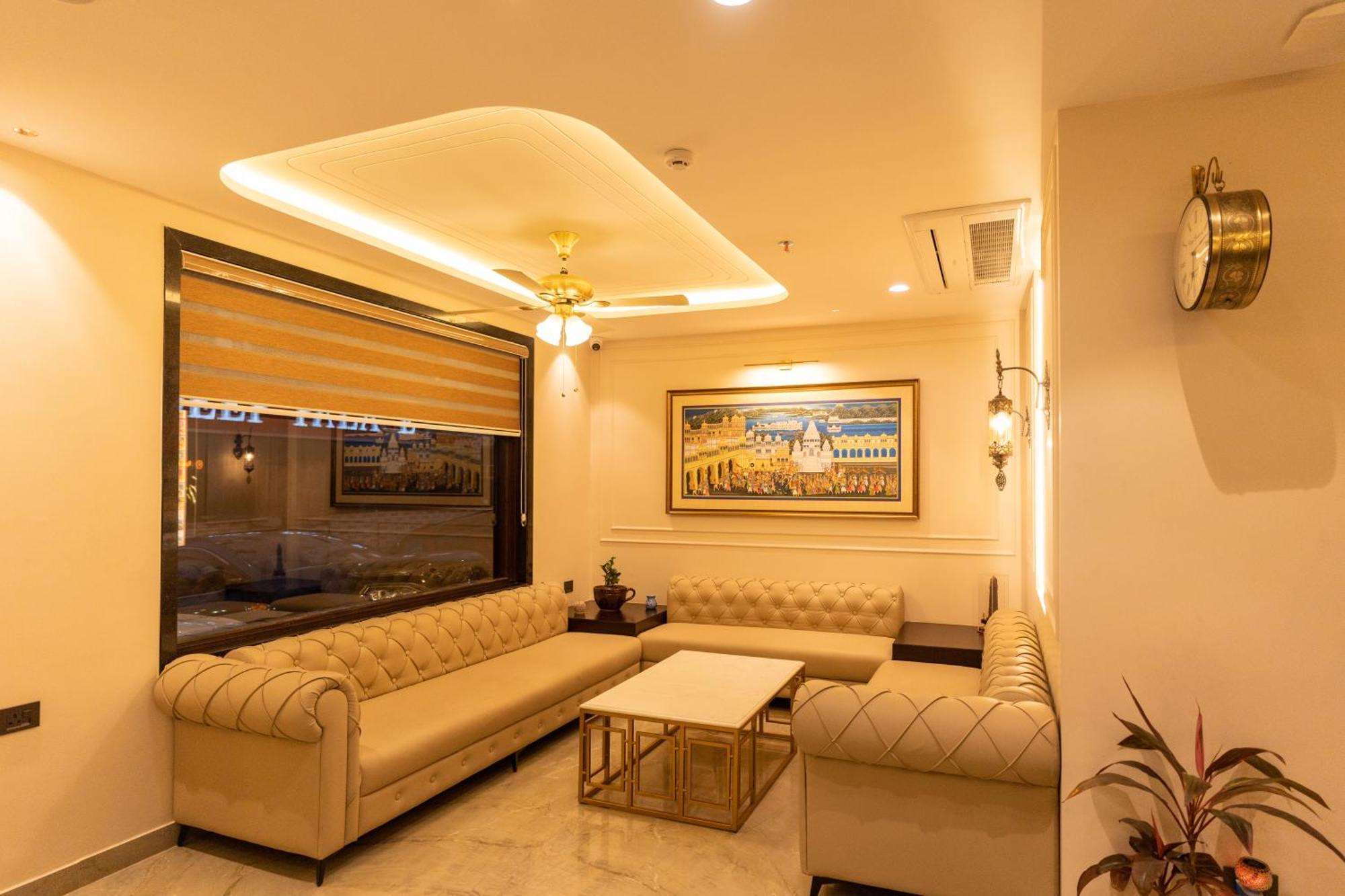 Raghunandan Palace - A Premier Boutique Stay, Center & 500 Meters From Railway Station Hotel 3*