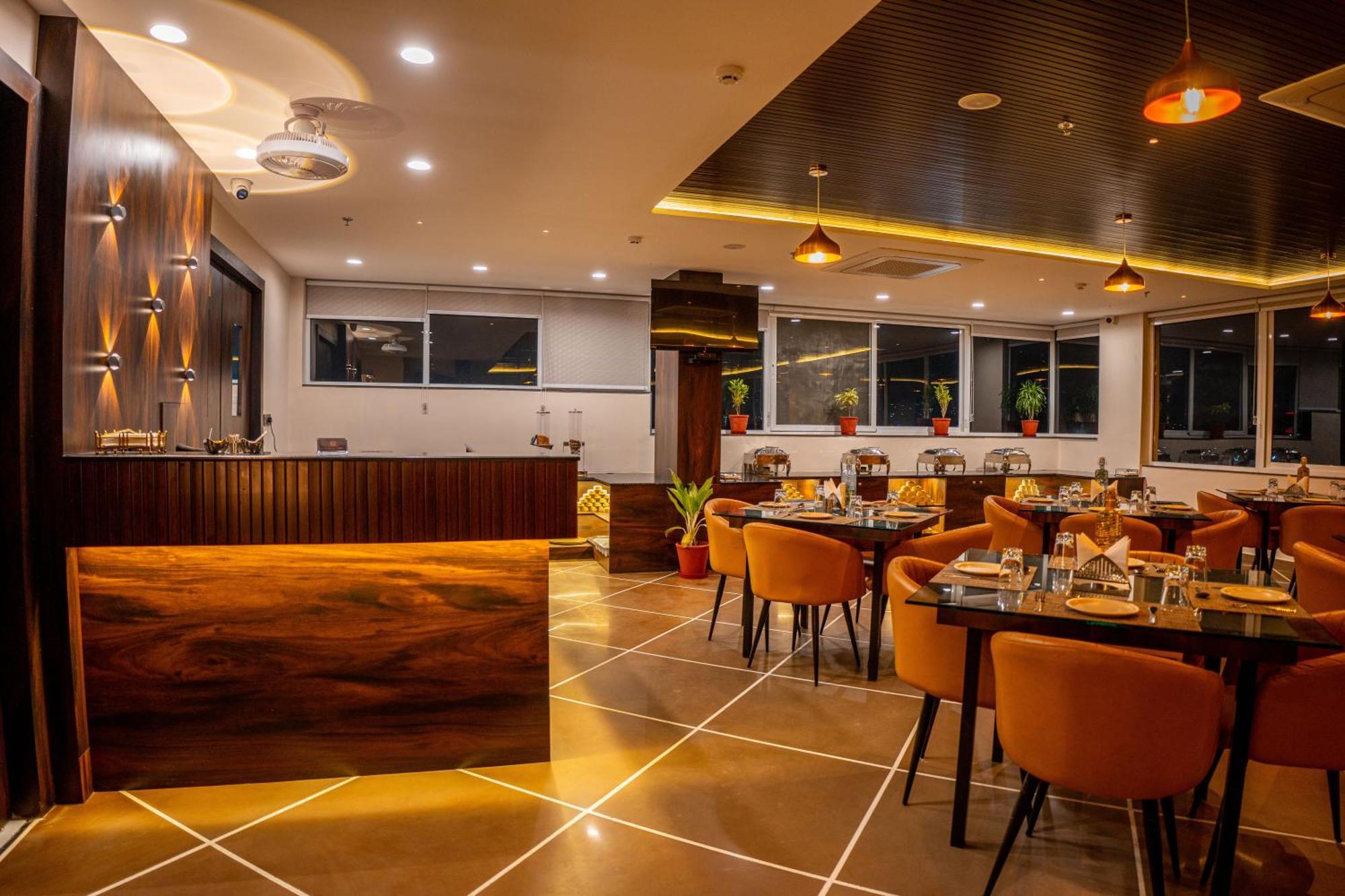 Raghunandan Palace - A Premier Boutique Stay, Center & 500 Meters From Railway Station Hotel
