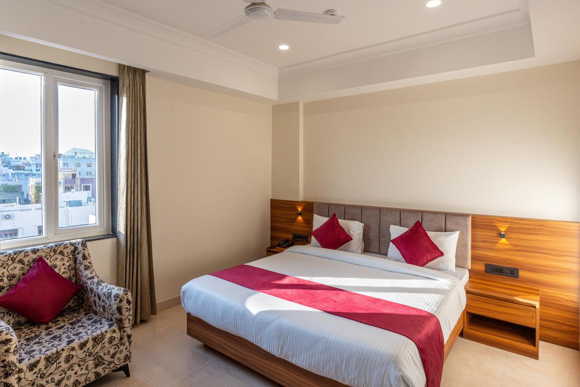 Hotel Raghunandan Palace - A Premier Boutique Stay, Center & 500 Meters From Railway Station