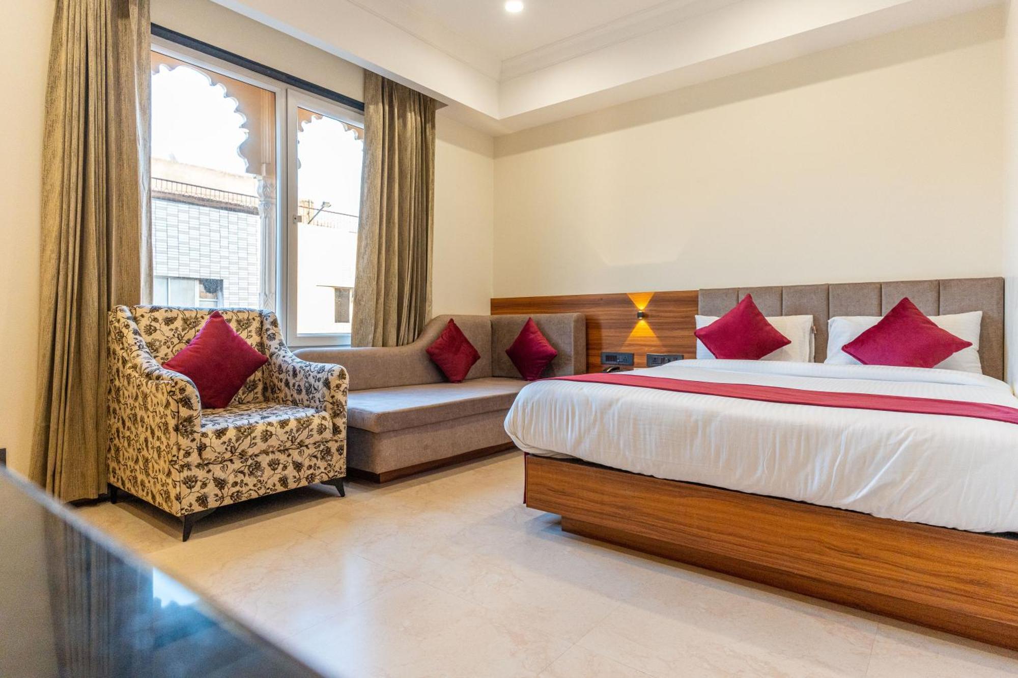 Hotel Raghunandan Palace - A Premier Boutique Stay, Center & 500 Meters From Railway Station Udaipur