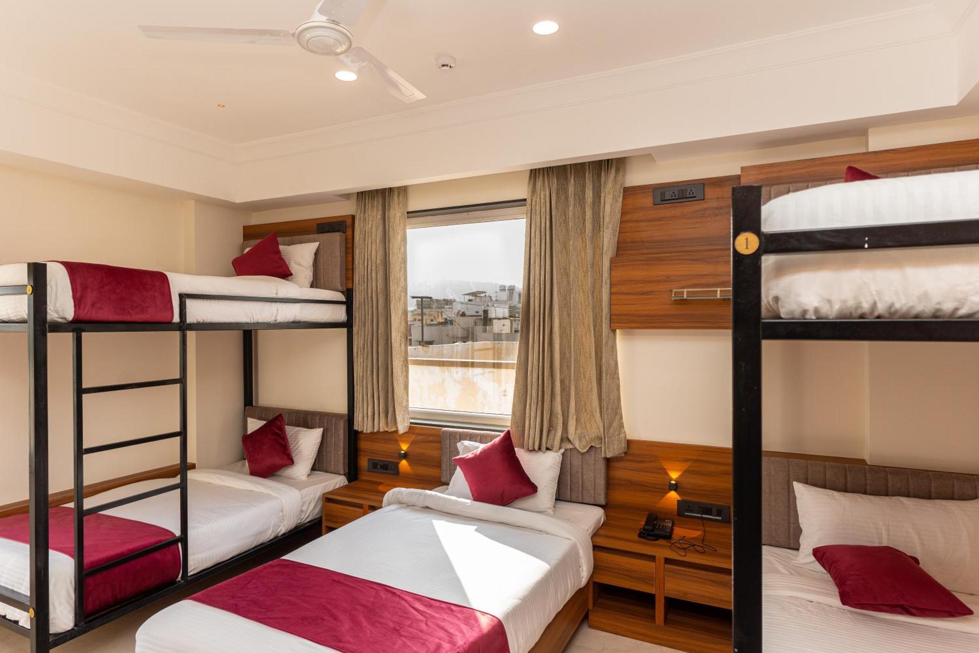 Hotel Raghunandan Palace - A Premier Boutique Stay, Center & 500 Meters From Railway Station