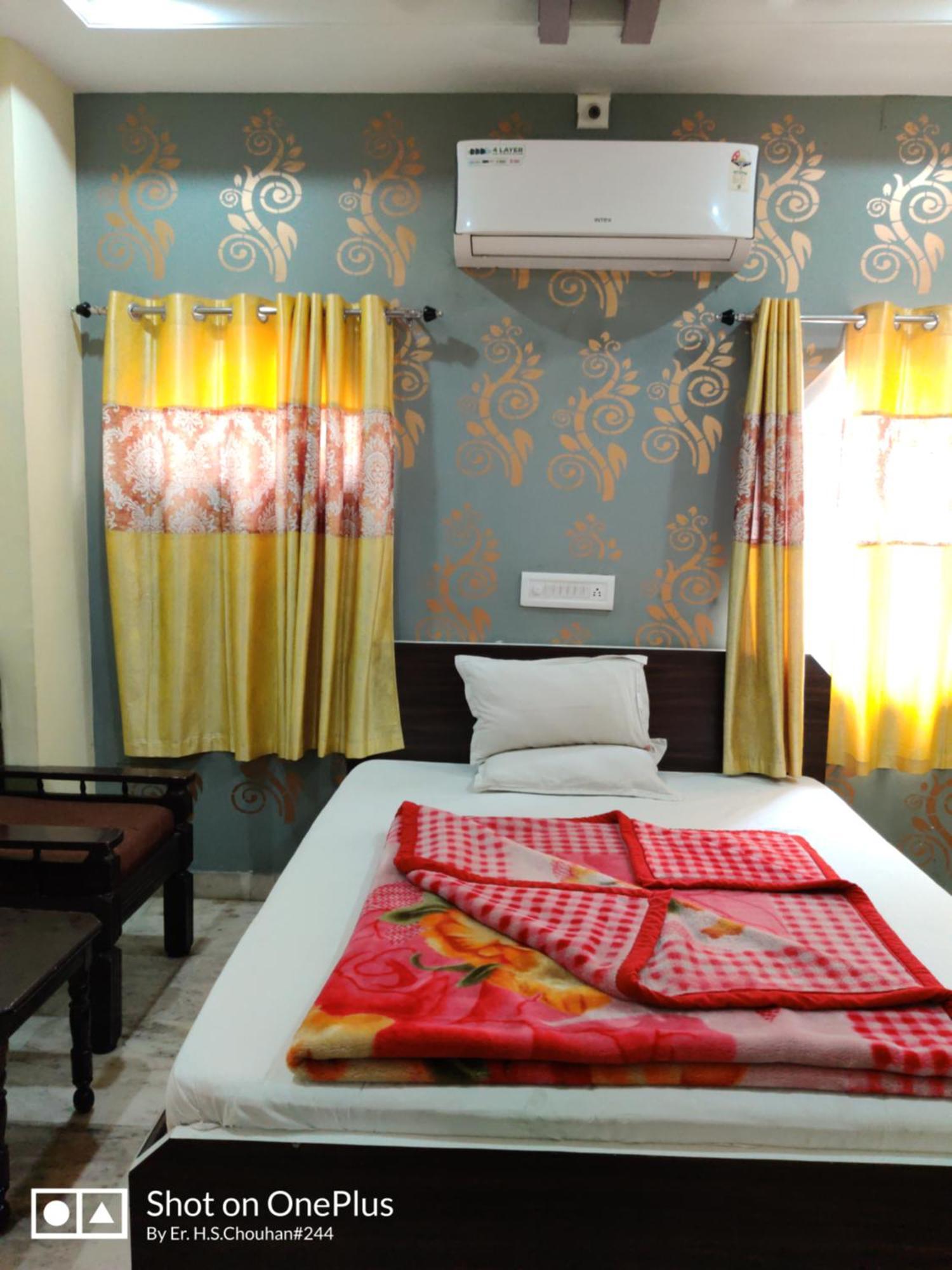 Gokul Palace Hotel