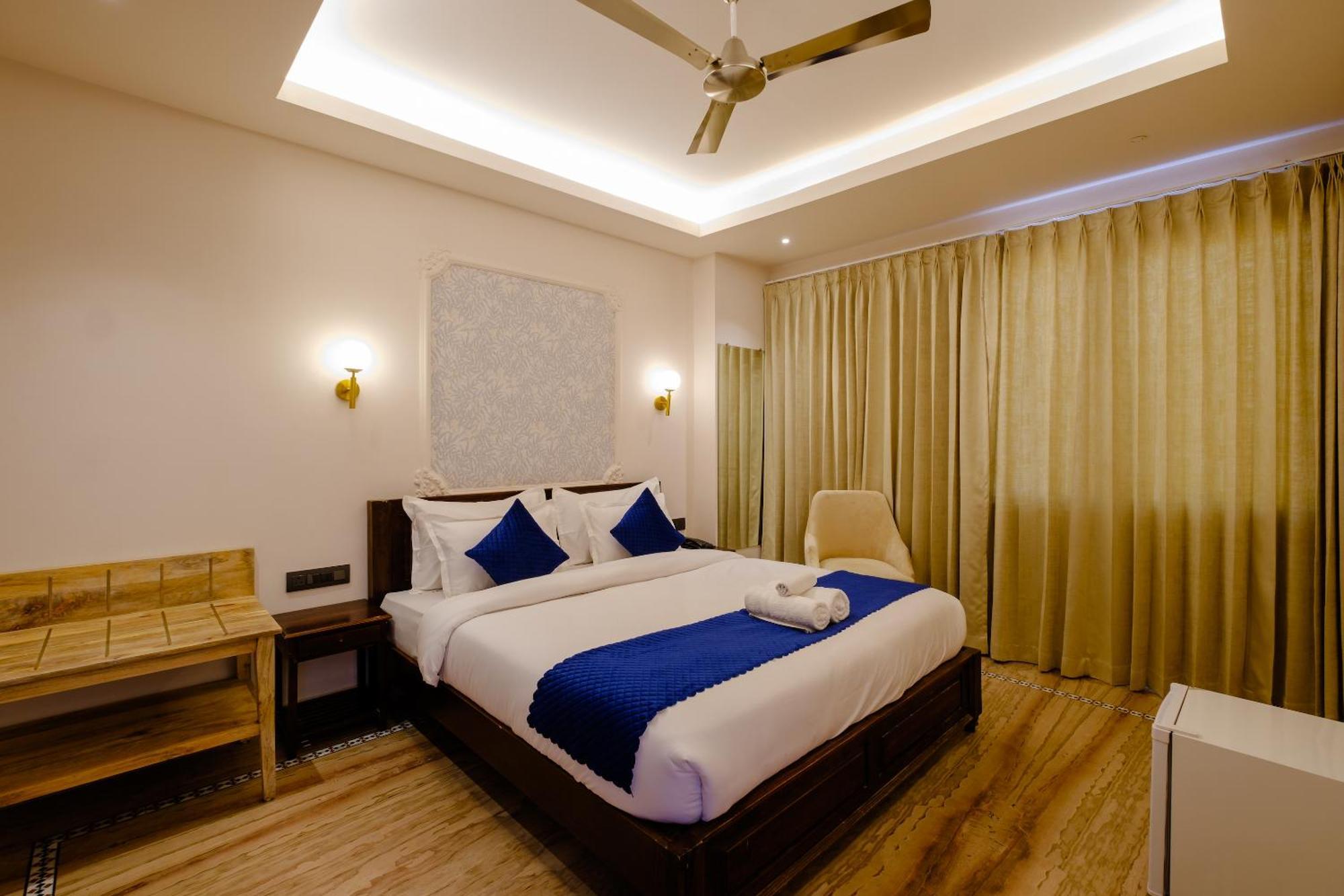 Infinia - A Luxury Boutique
