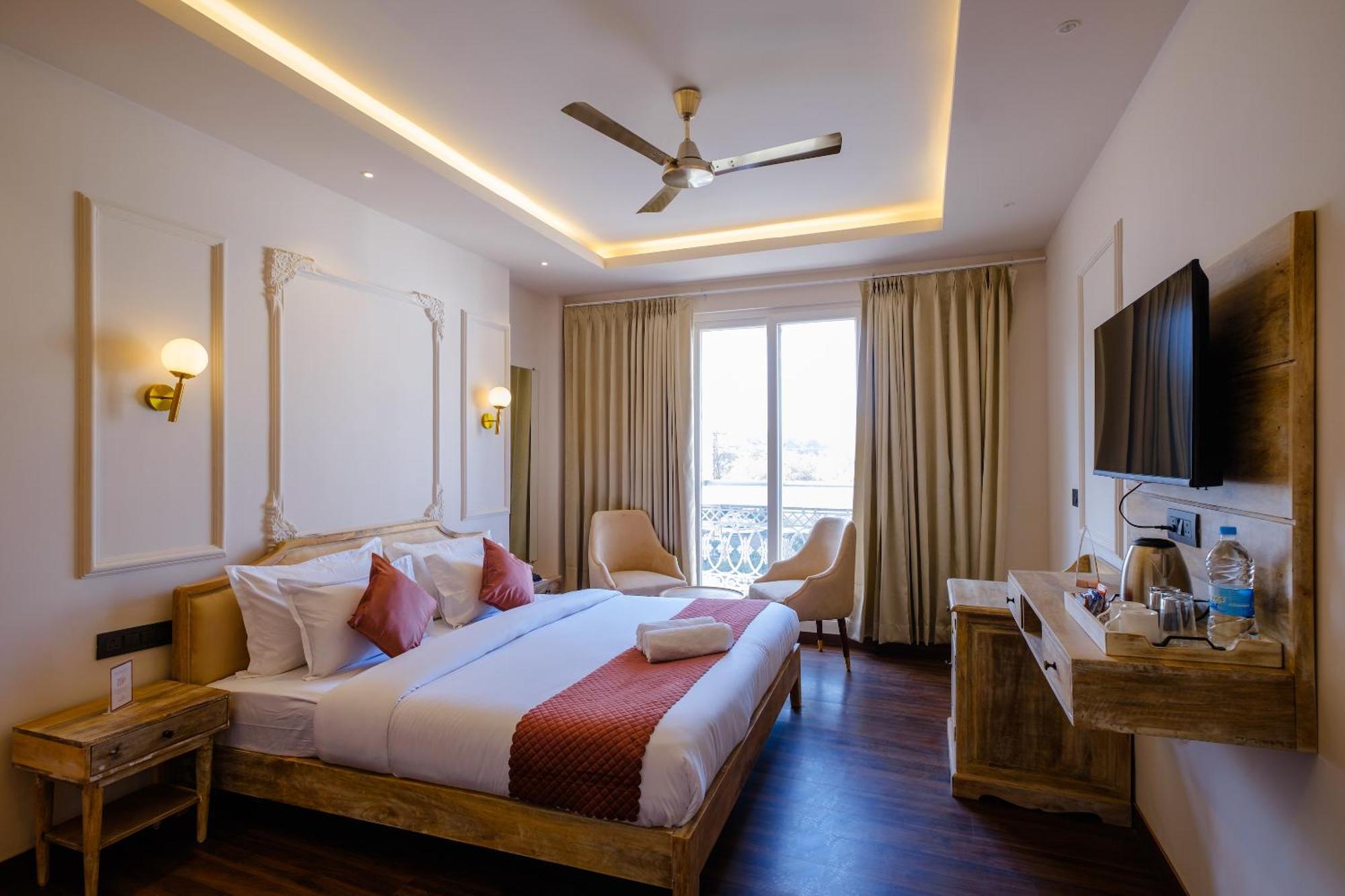 Infinia - A Luxury Boutique