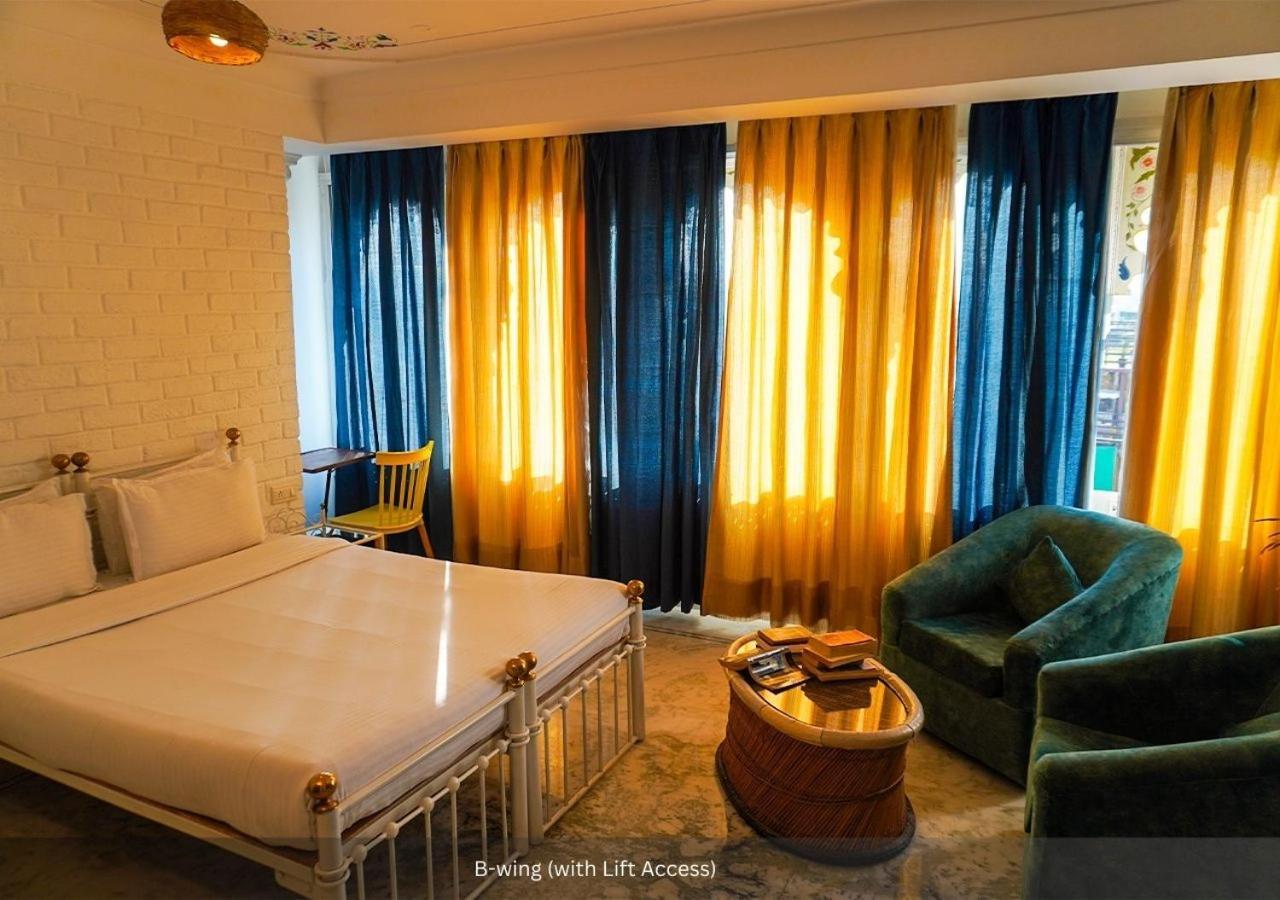 Moustache Hostel *