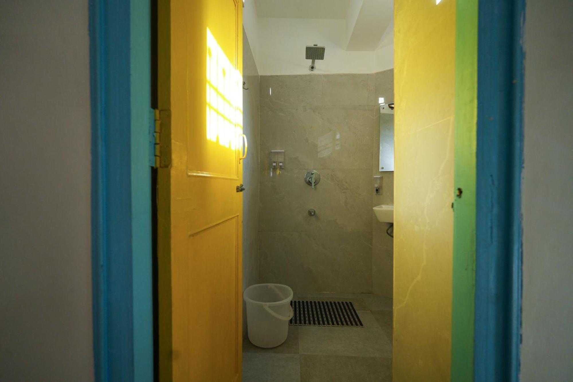 Shalom Backpackers Hostel *