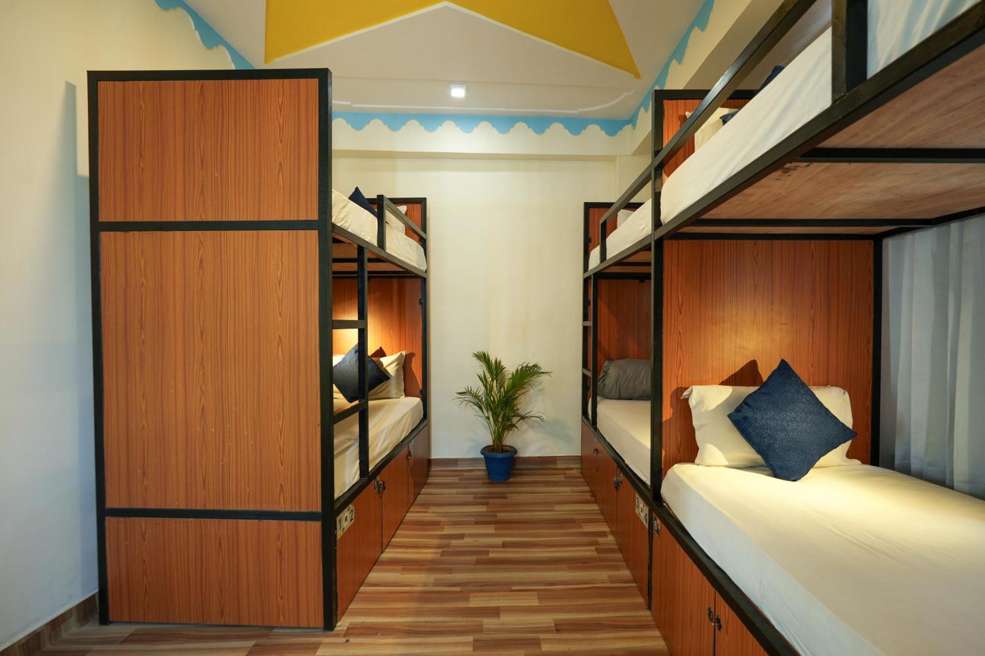 Shalom Backpackers Hostel *