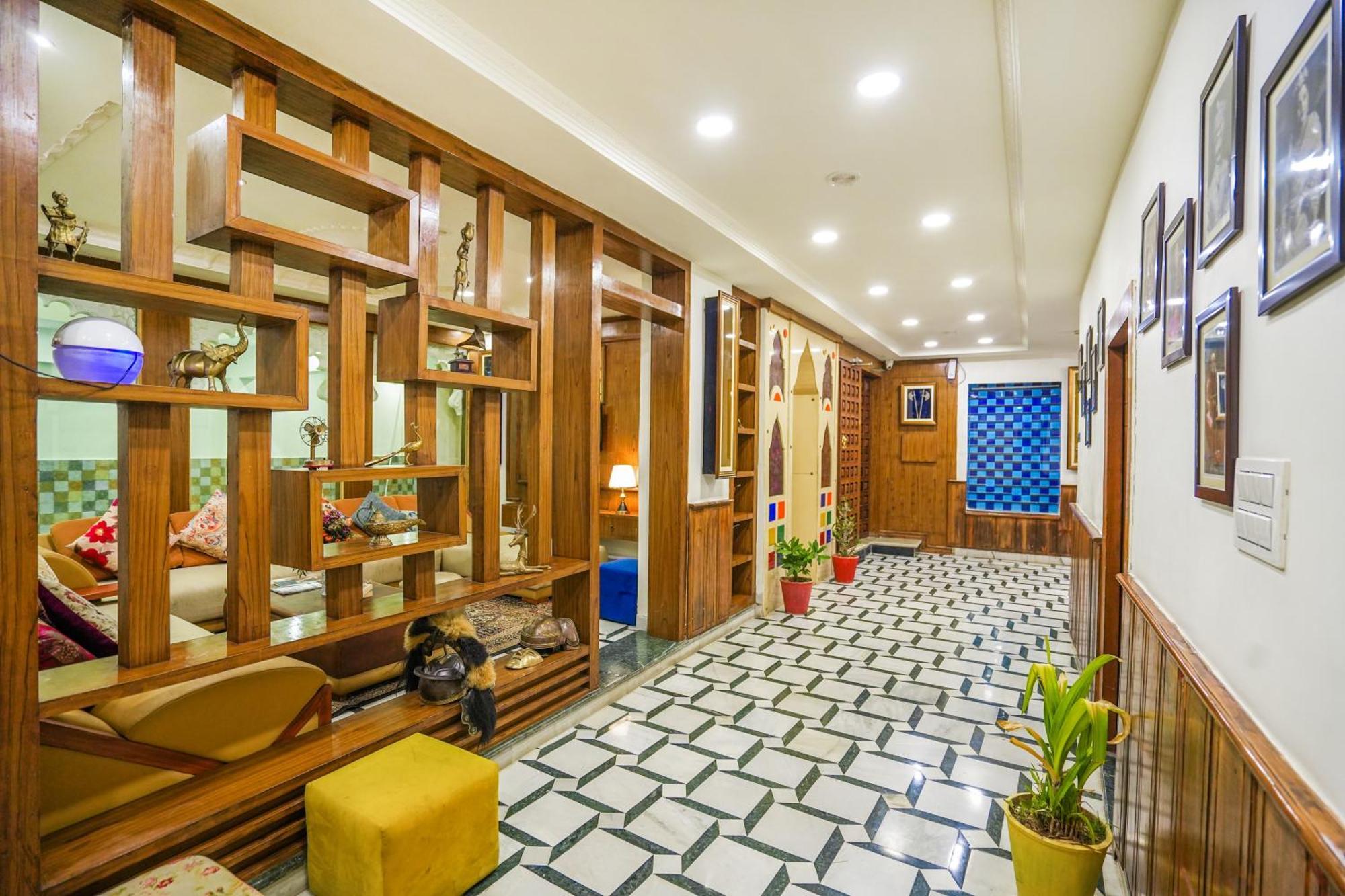 Royal Rafahiya - A Rooftop View Near Pichola Hotel 4*