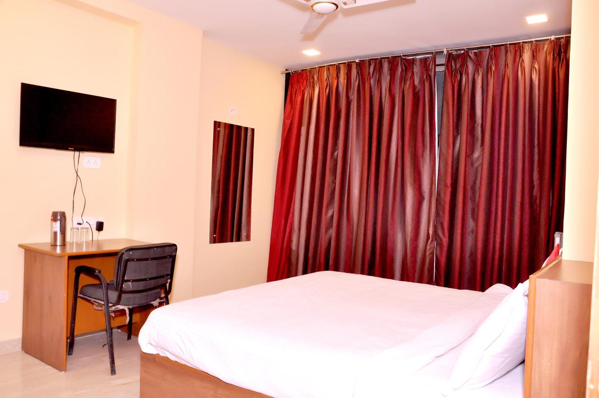 Krishn Palace Hotel 3*