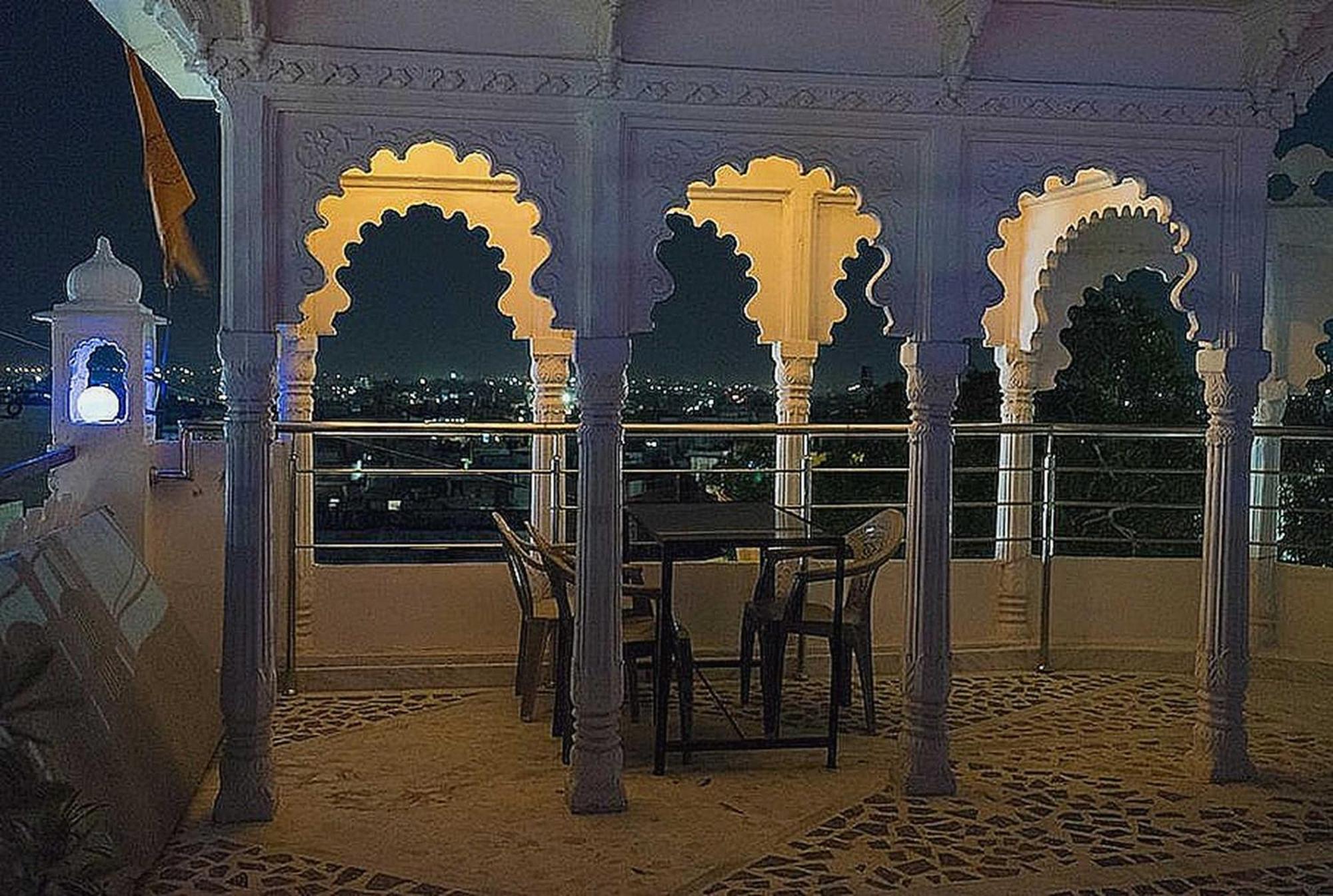 O Gyan Hotel