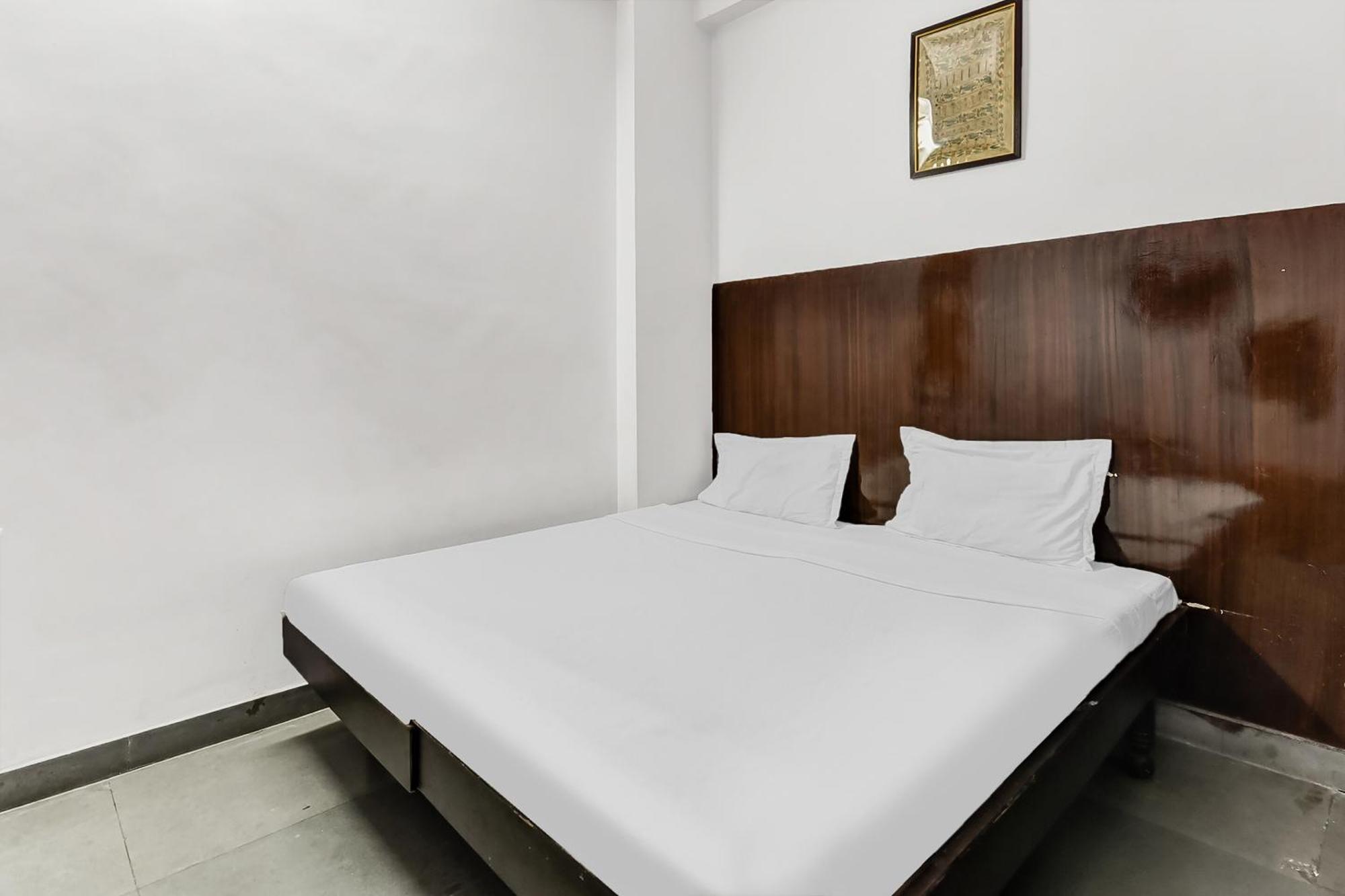 Spot On Unique Residency Hotel 3*