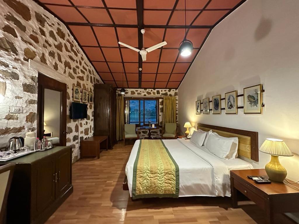 Shikarbadi - By The Lake Heritage By Hrh Group Of 3*