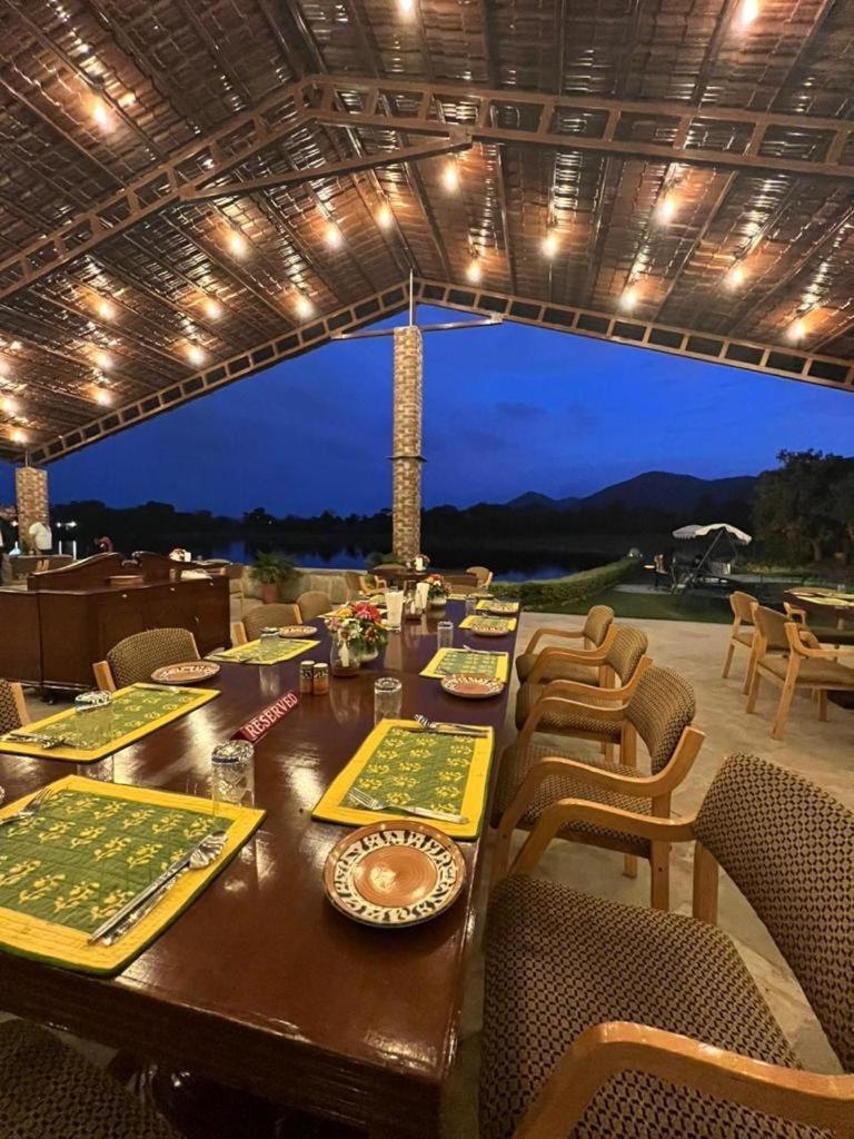 Hotel Shikarbadi - By The Lake Heritage By Hrh Group Of