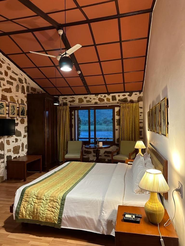 Shikarbadi - By The Lake Heritage By Hrh Group Of 3*