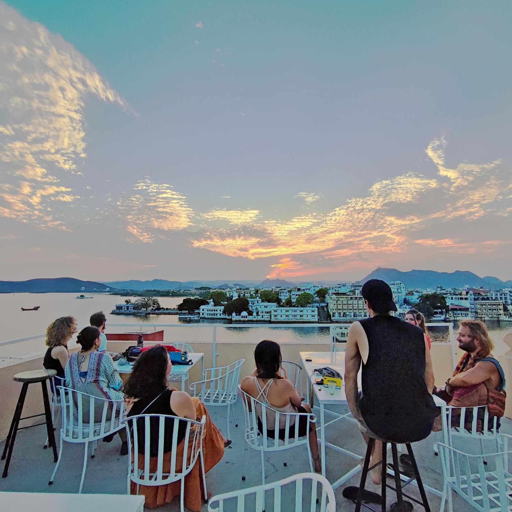 Mantra Hostel *
