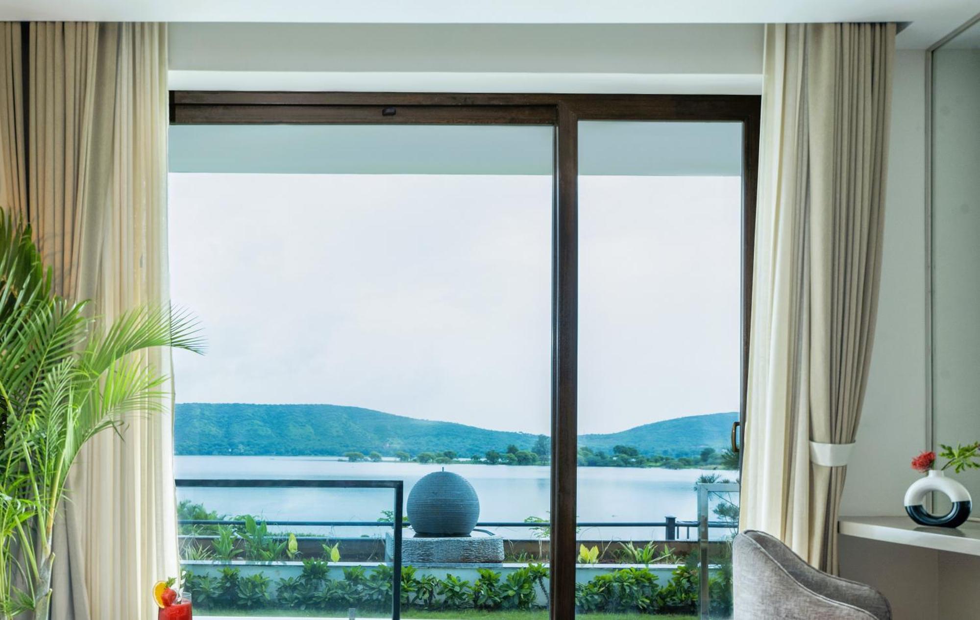 Zana Lakeview - Scenic Lakeside 5* Udaipur