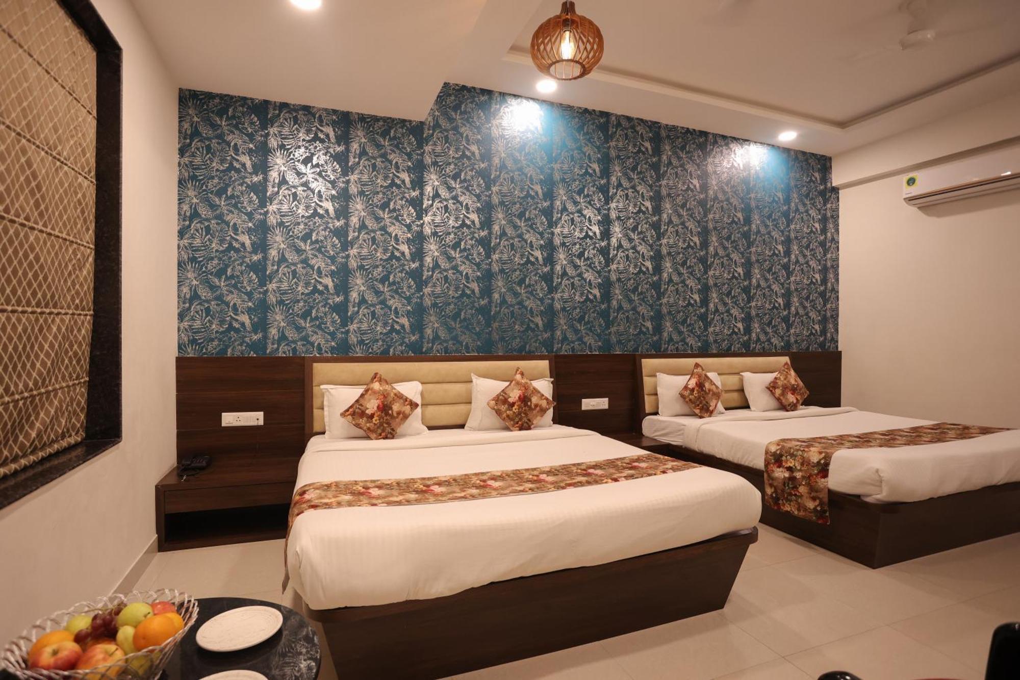 Bhairav Bagh With Swimming Pool 3*