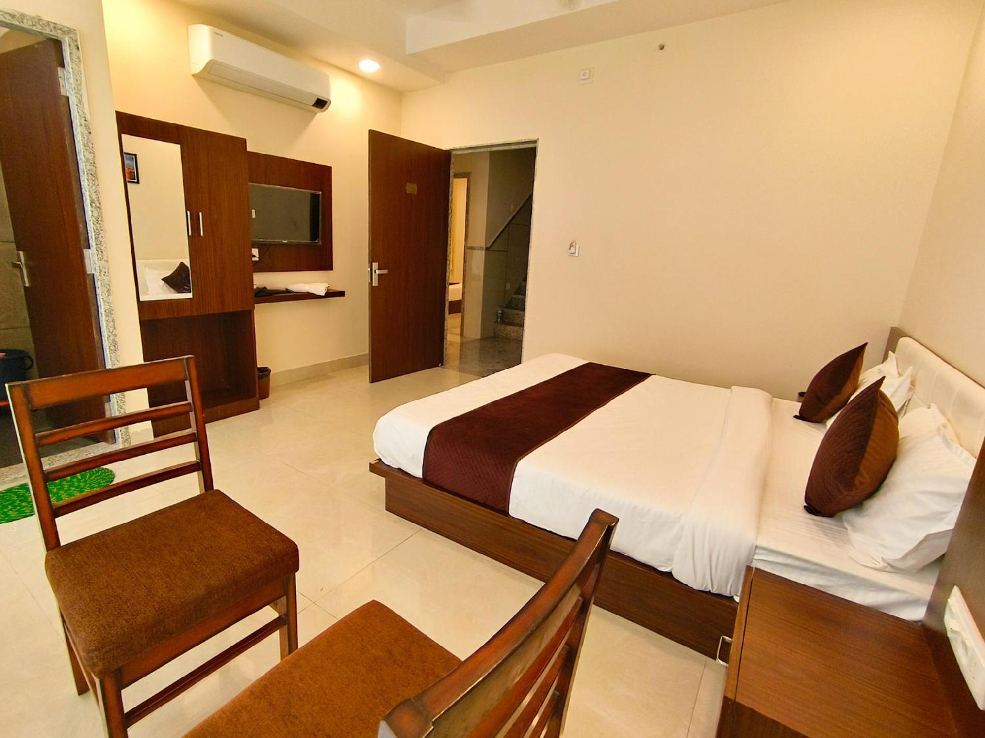 Veer Palace Near Udaipole Hotel 2*