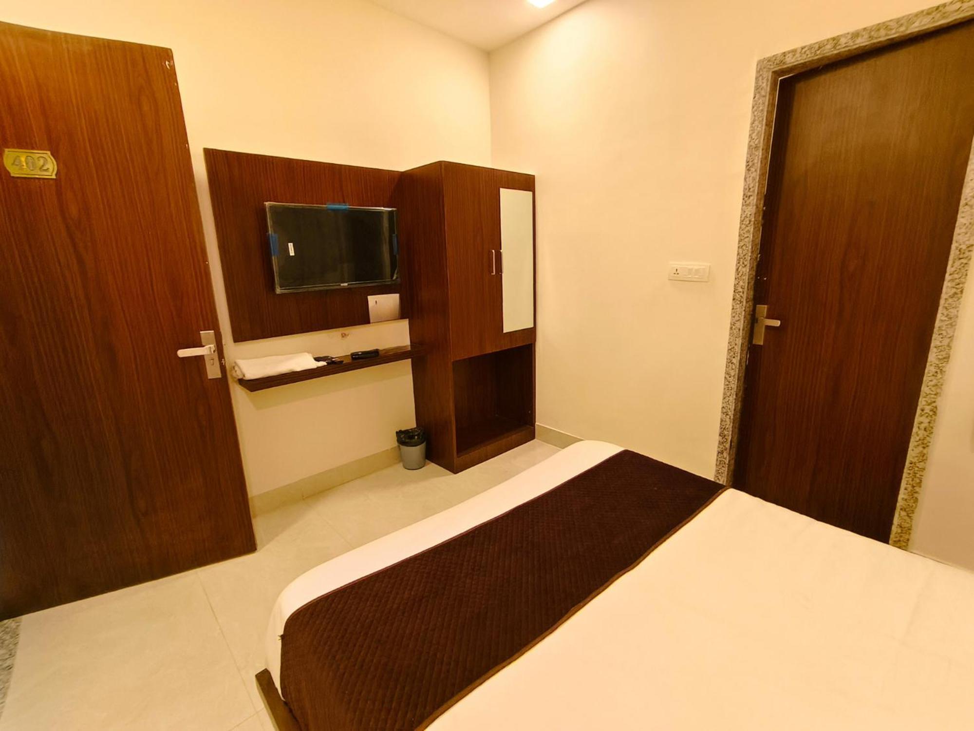 Hotel Veer Palace Near Udaipole 2*