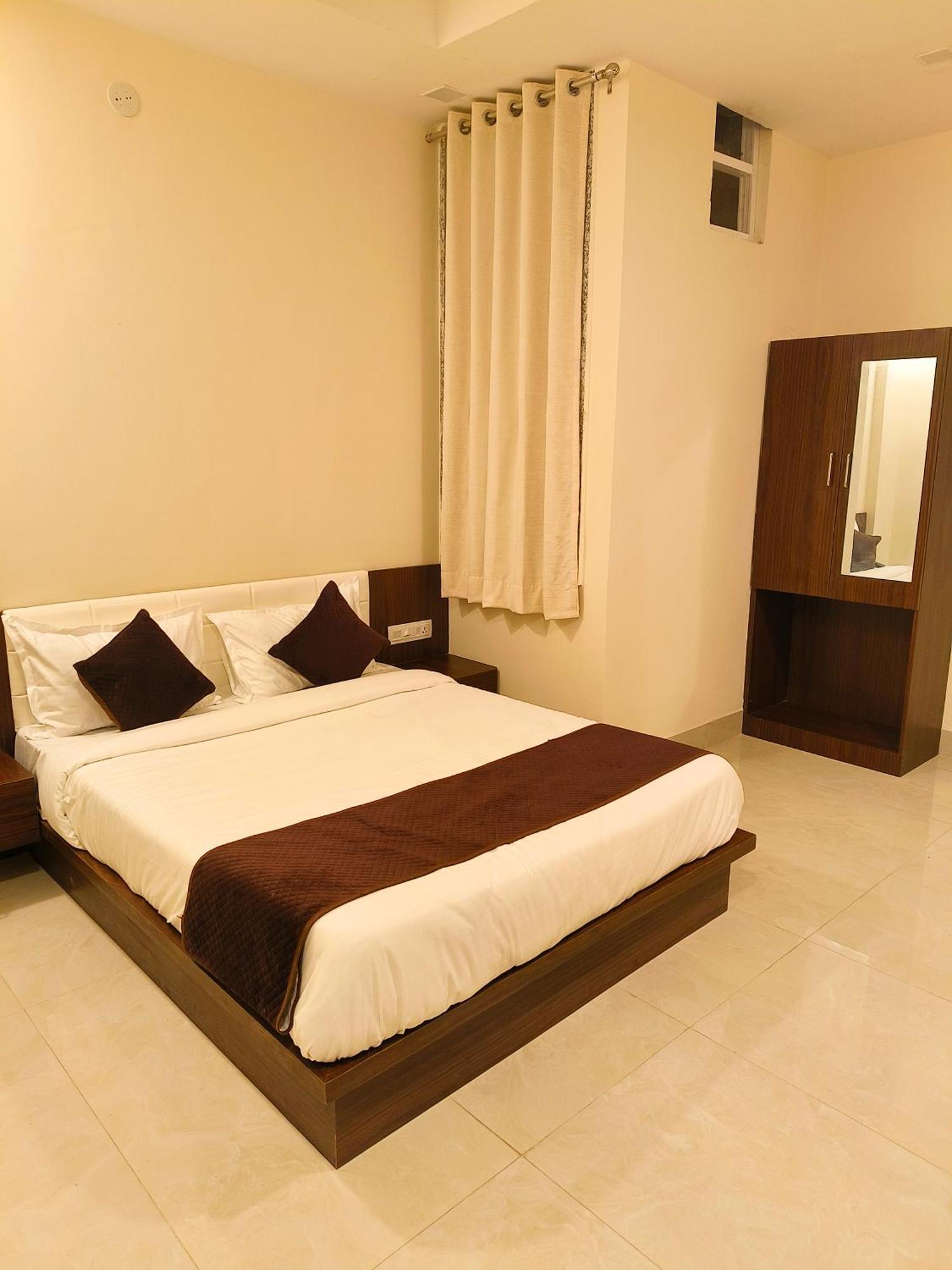Hotel Veer Palace Near Udaipole Udaipur