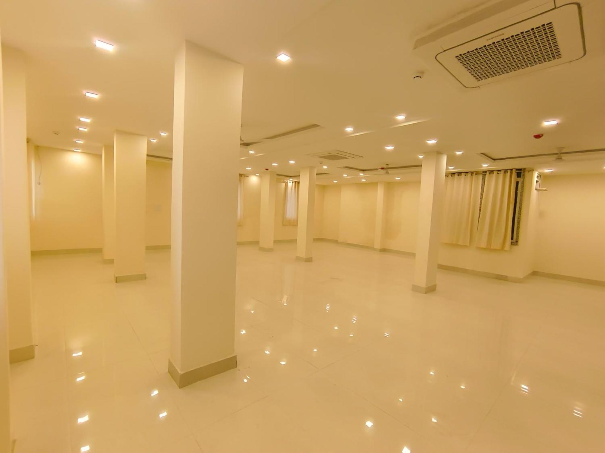 Veer Palace Near Udaipole Hotel