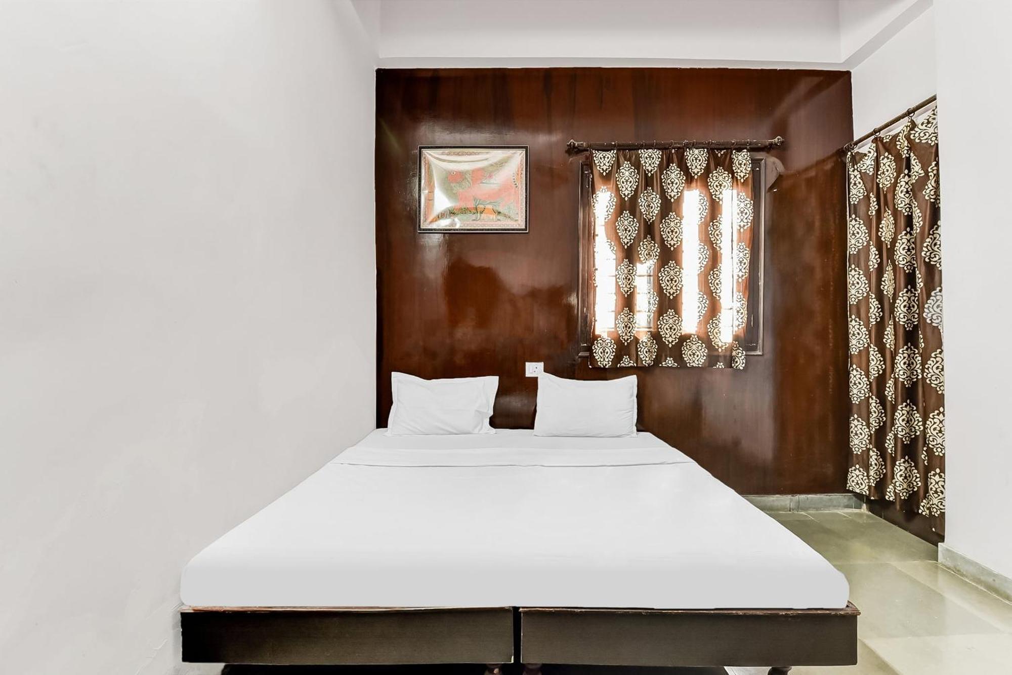 Spot On Unique Residency Hotel 3*