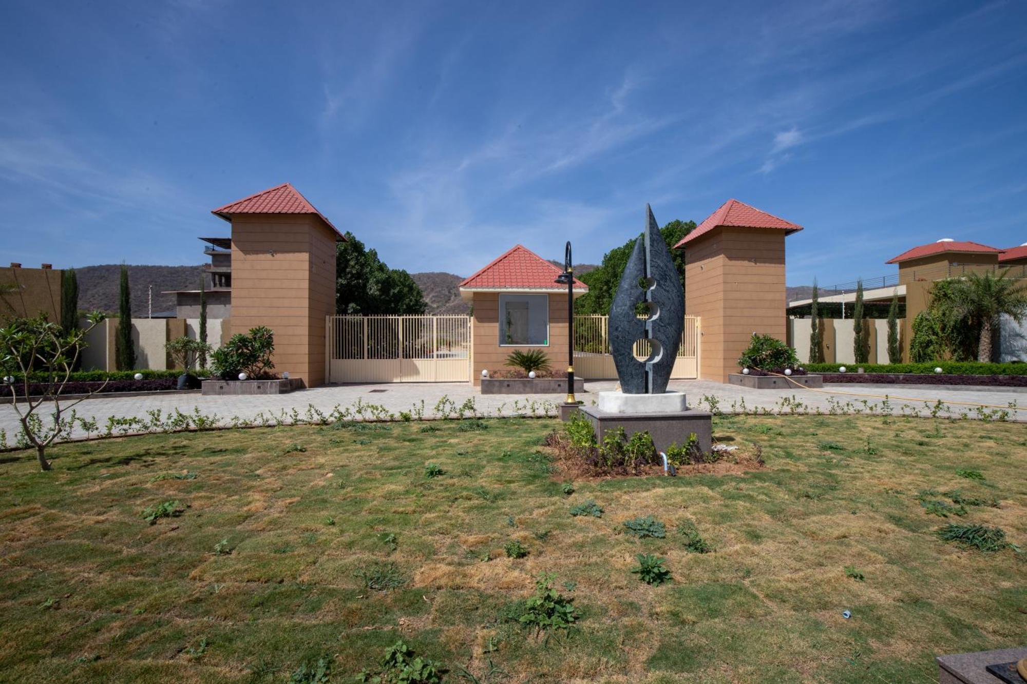 Elivaas 2 Bhk Pet Friendly With Pvt Pool - Heaven In Hill Udaipur
