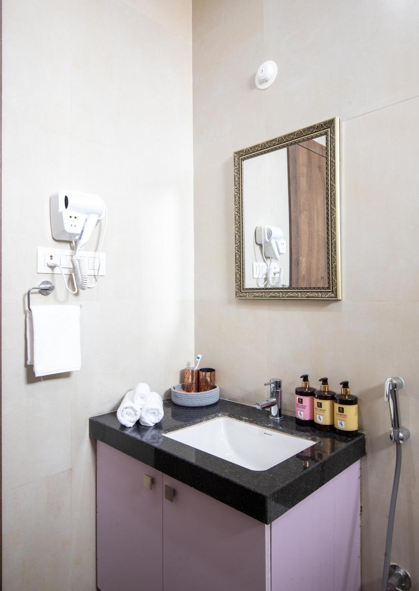 Elivaas 2 Bhk Pet Friendly With Pvt Pool - Heaven In Hill Villa