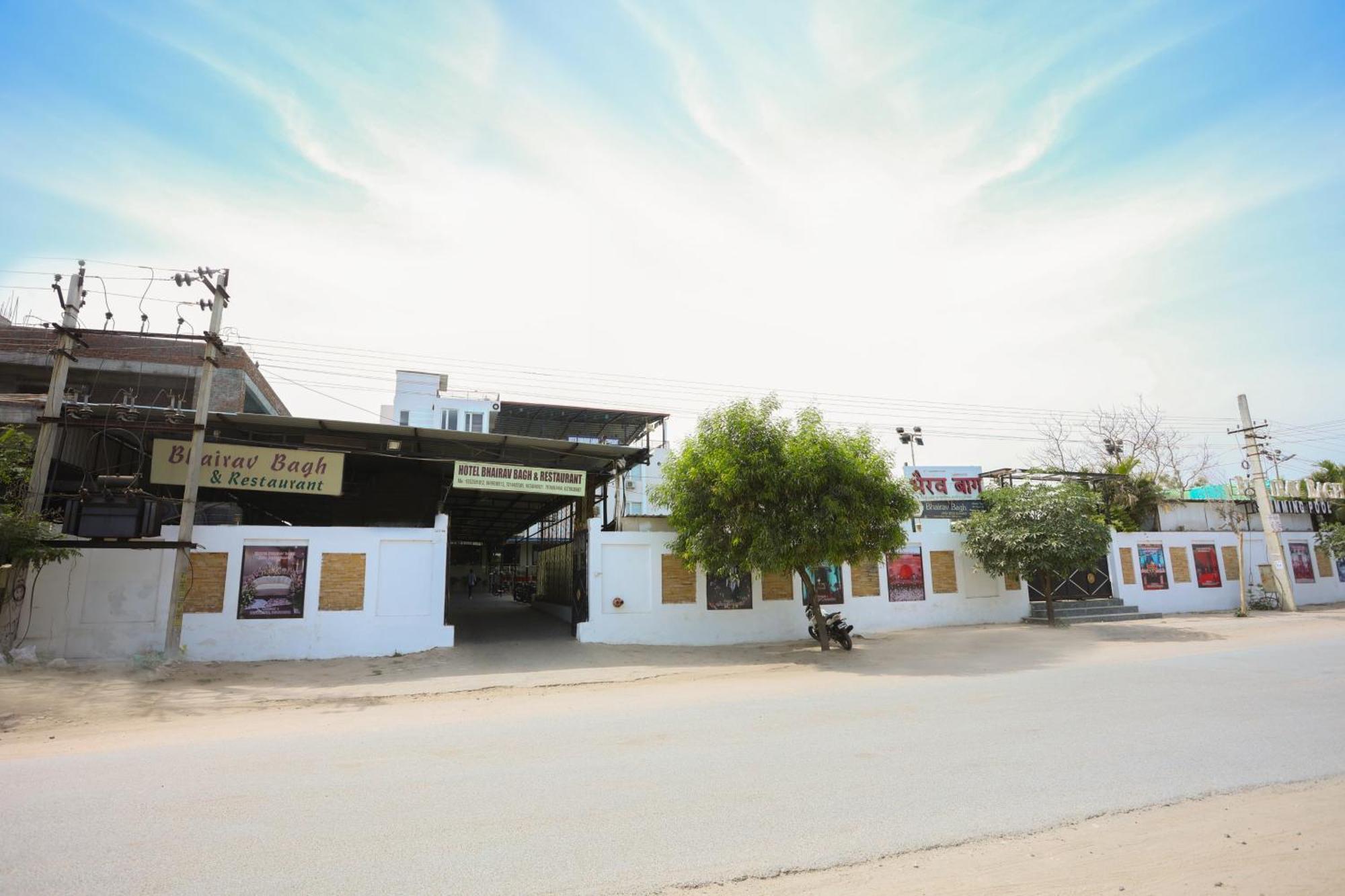 Hotel Bhairav Bagh With Swimming Pool 3*
