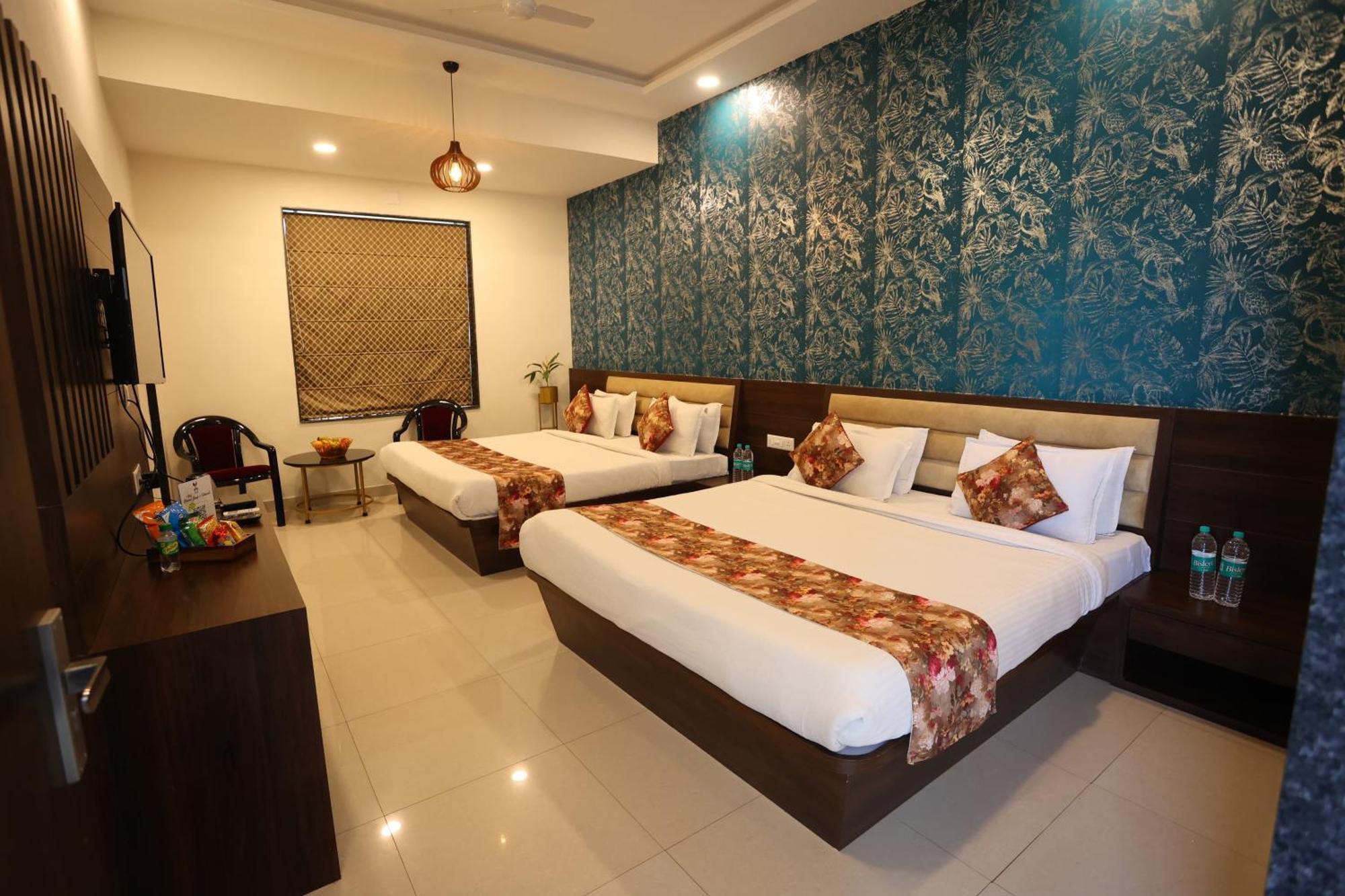 Hotel Bhairav Bagh With Swimming Pool 3*