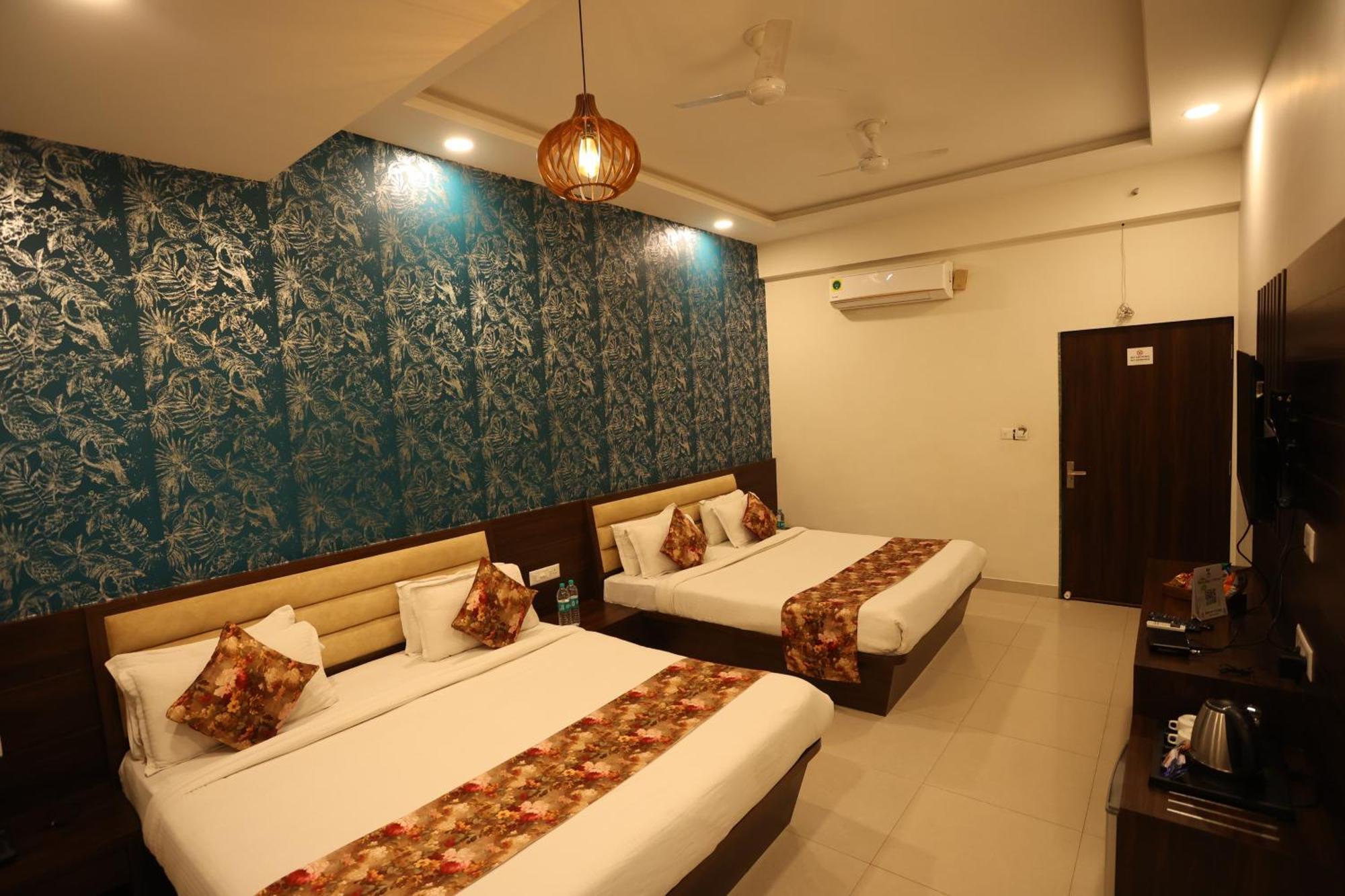 Hotel Bhairav Bagh With Swimming Pool 3*