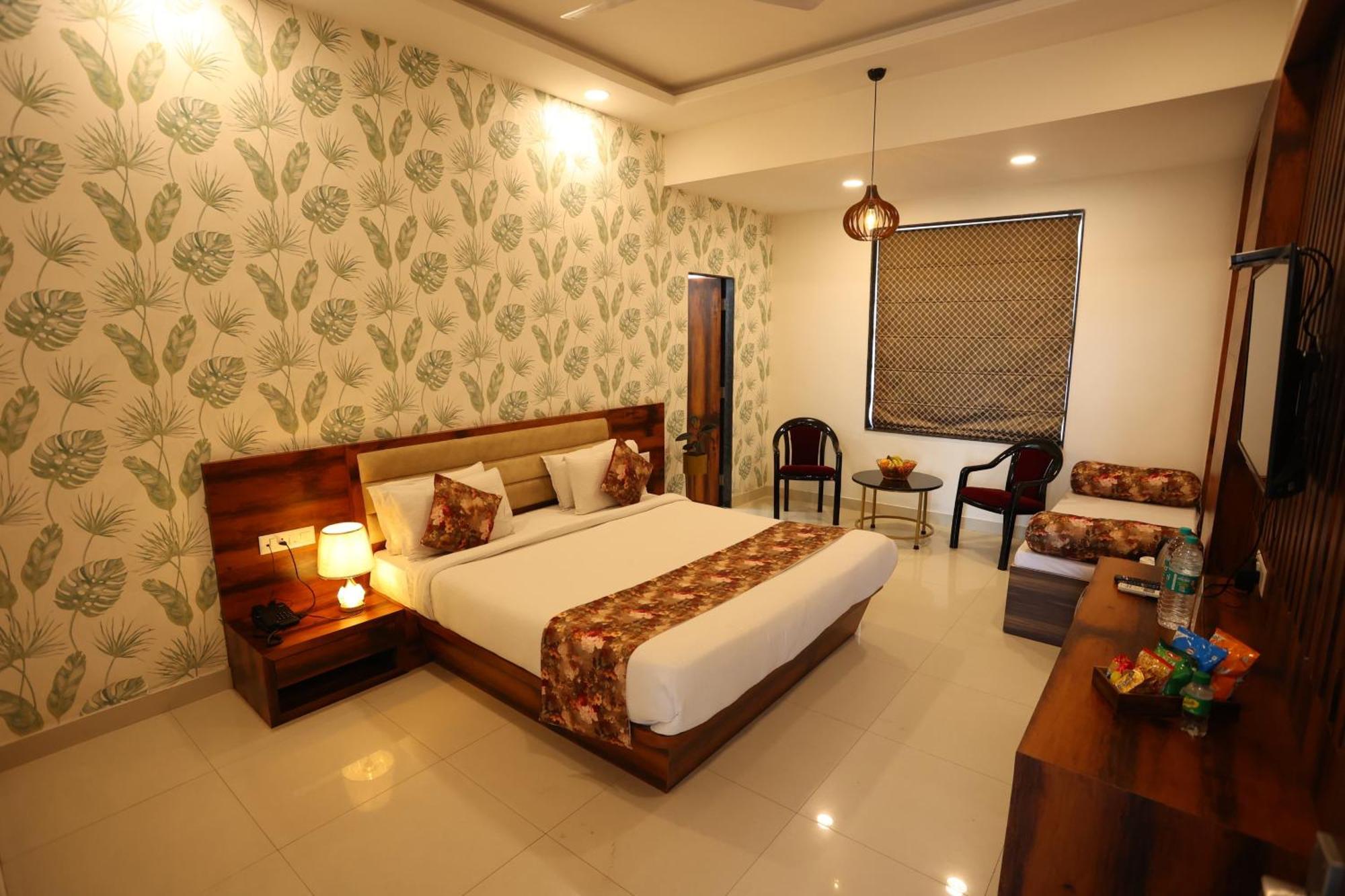 Hotel Bhairav Bagh With Swimming Pool 3*